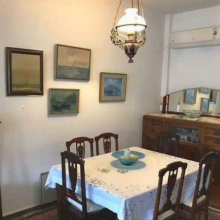 Alexandra's House, Lägenhet *